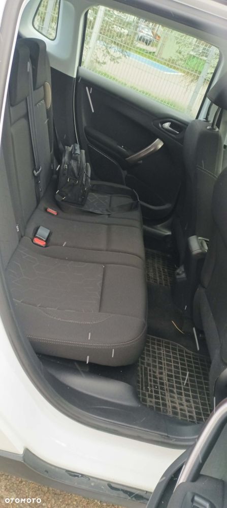 Peugeot 2008 - 4