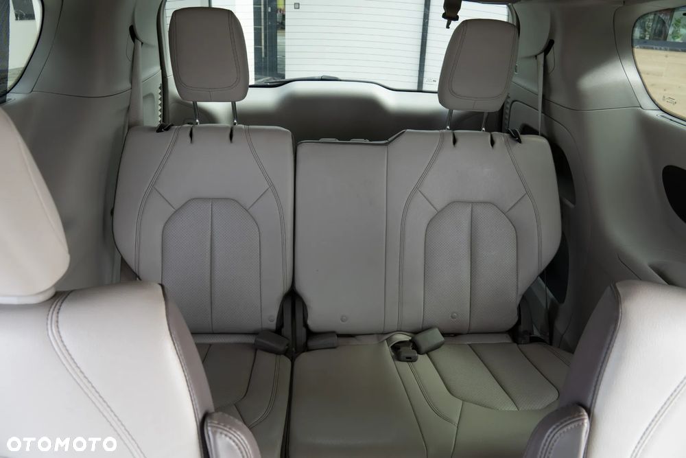 Chrysler Pacifica - 22
