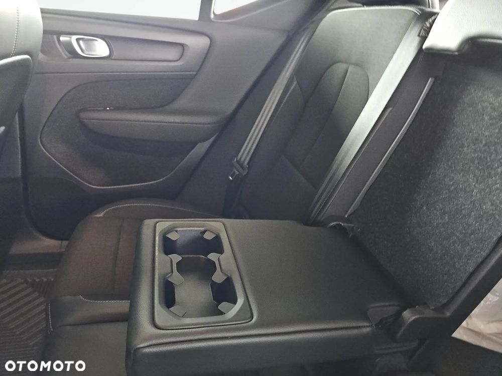 Volvo XC 40 T4 AWD Momentum Pro - 34
