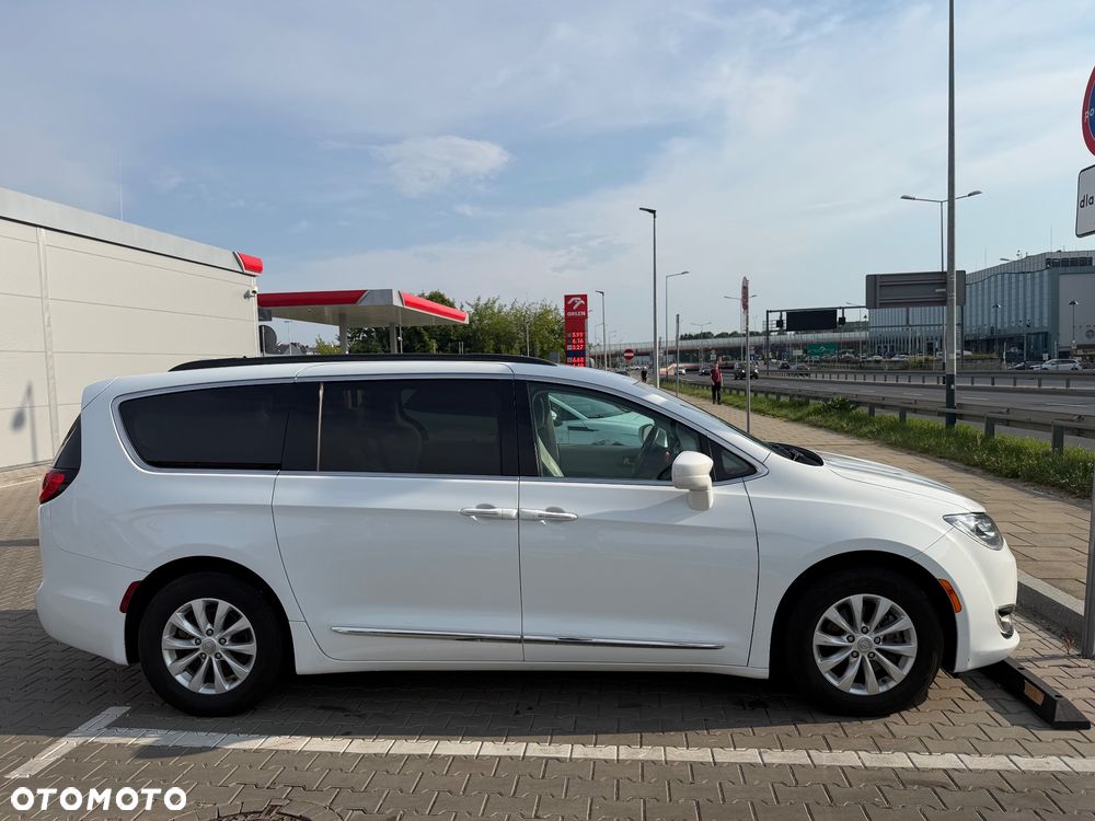 Chrysler Pacifica - 3