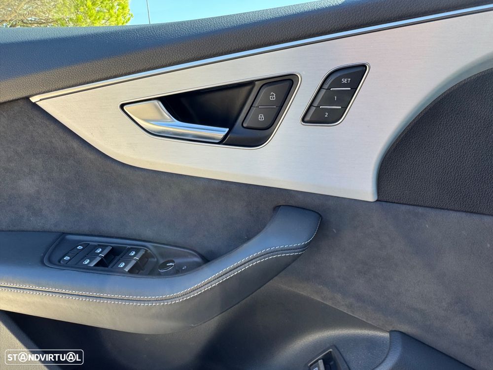 Audi Q8 60 TFSIe quattro S line Tiptronic - 15