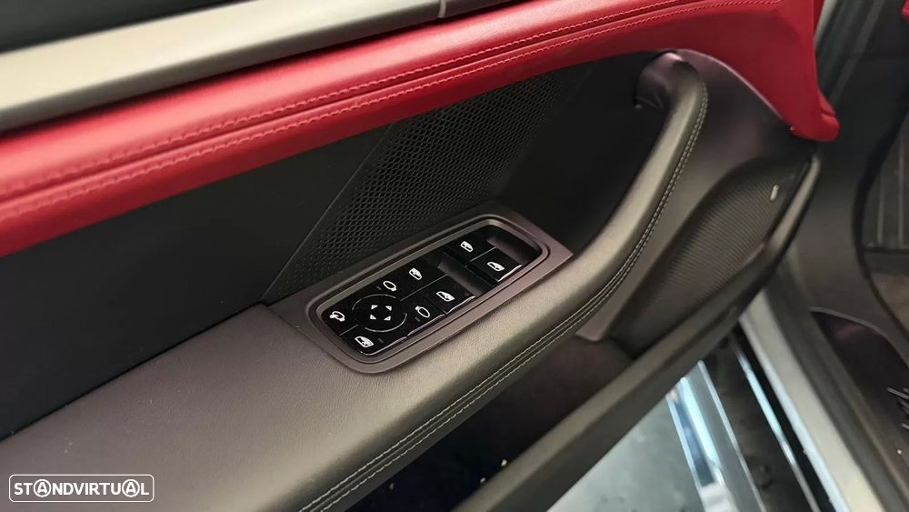 Porsche Taycan 4S - 39