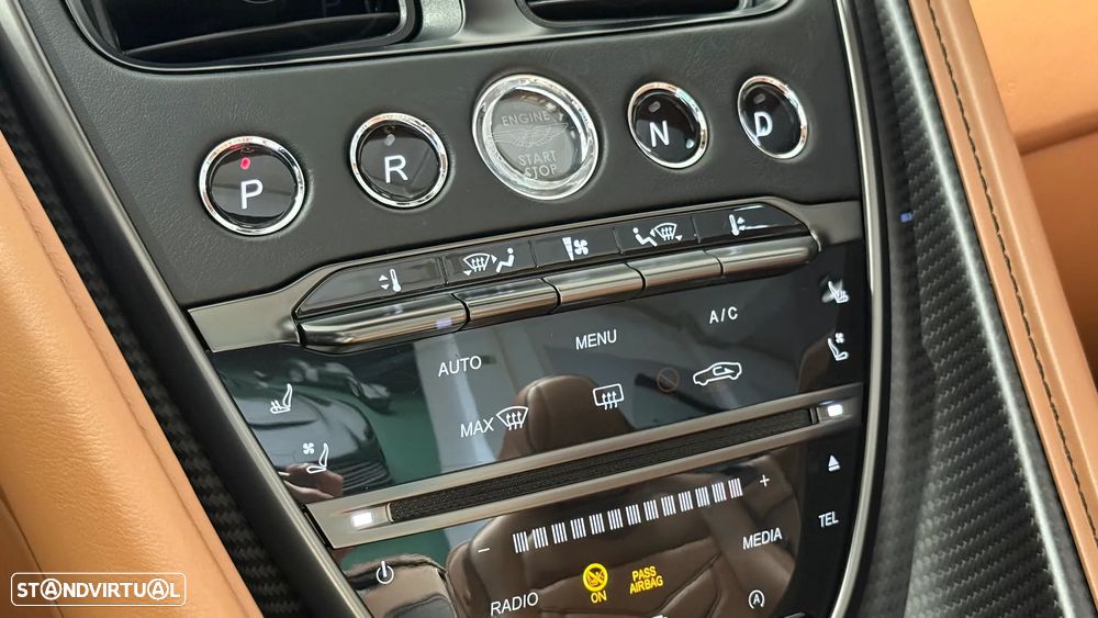 Aston Martin DBS Volante Superleggera - 39