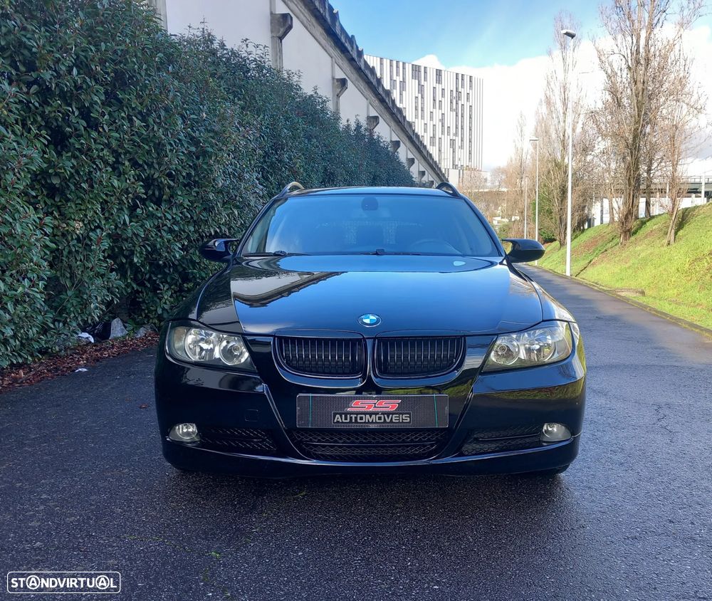 BMW 318 d Navigation Sport - 29