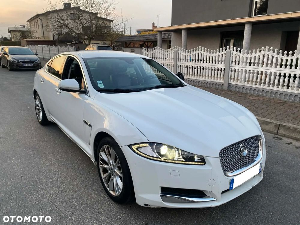 Jaguar XF 3.0 V6 D Luxury - 35