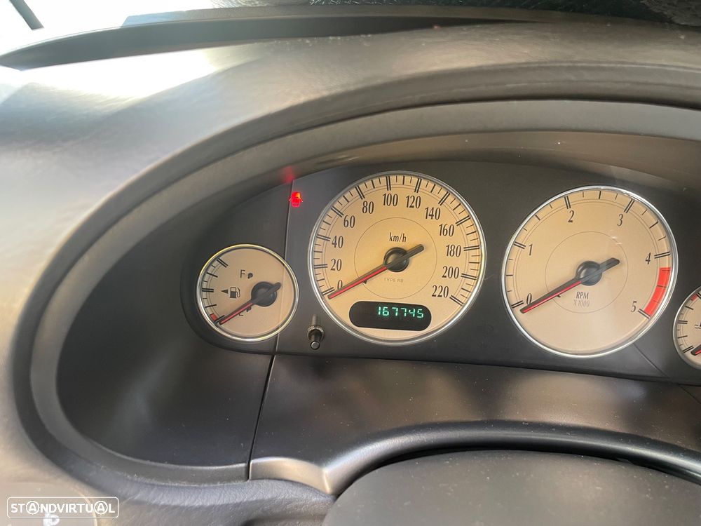 Chrysler Voyager 2.5 CRD SE - 1