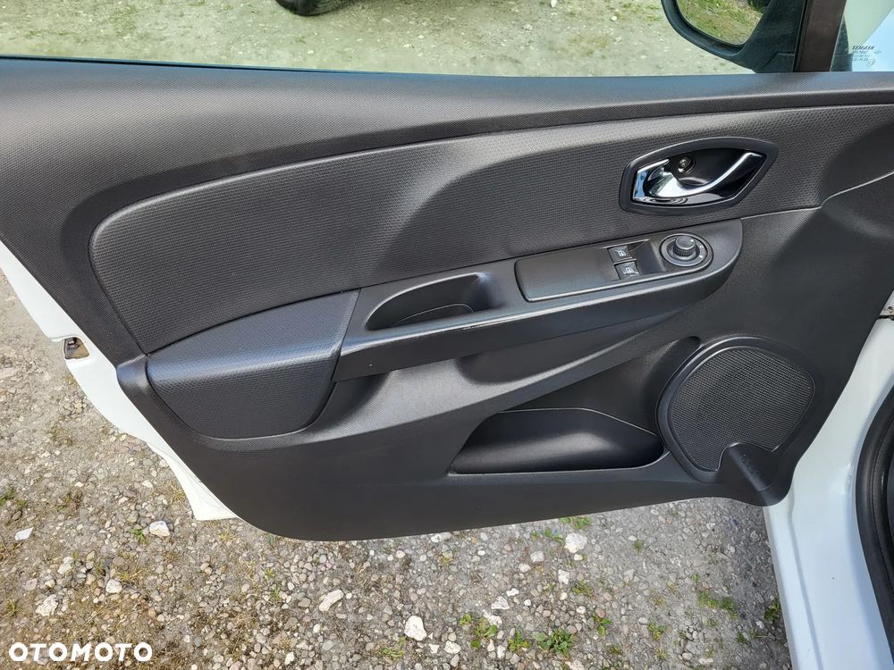 Renault Clio 1.2 16V 75 Business - 11