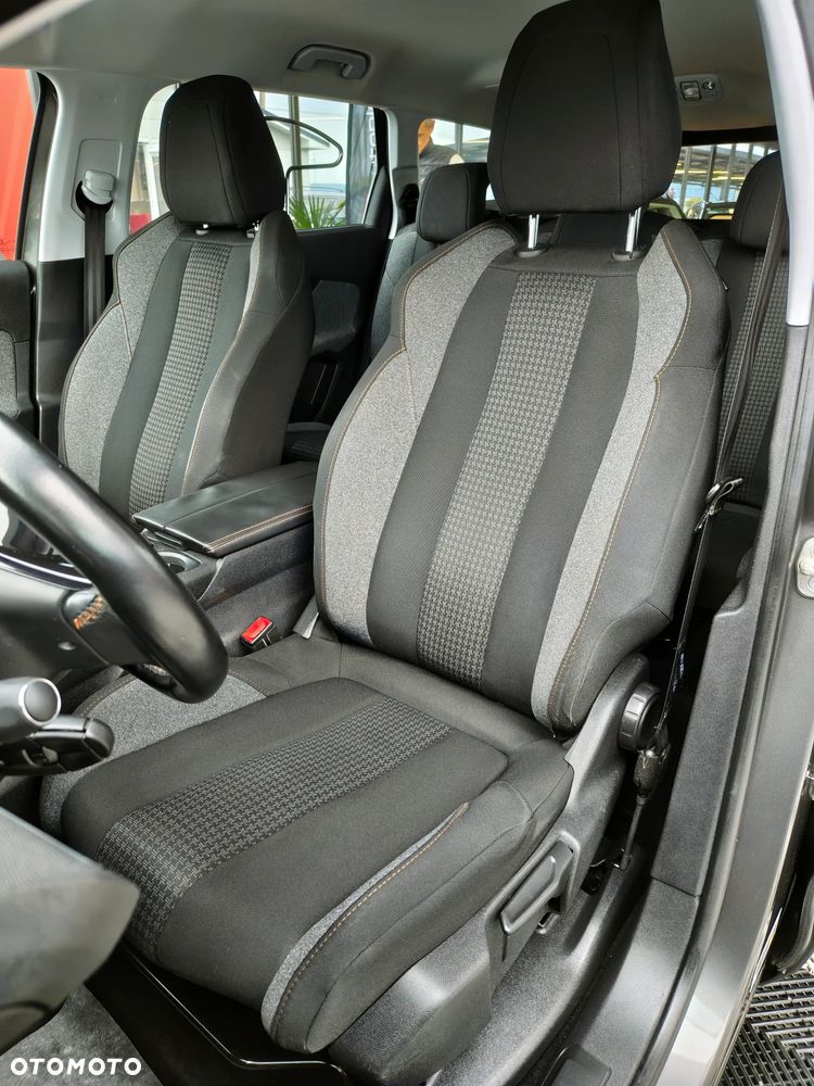 Peugeot 5008 BlueHDi 120 Allure - 21