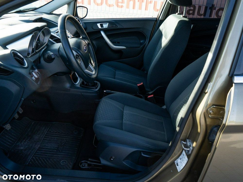 Ford Fiesta - 32