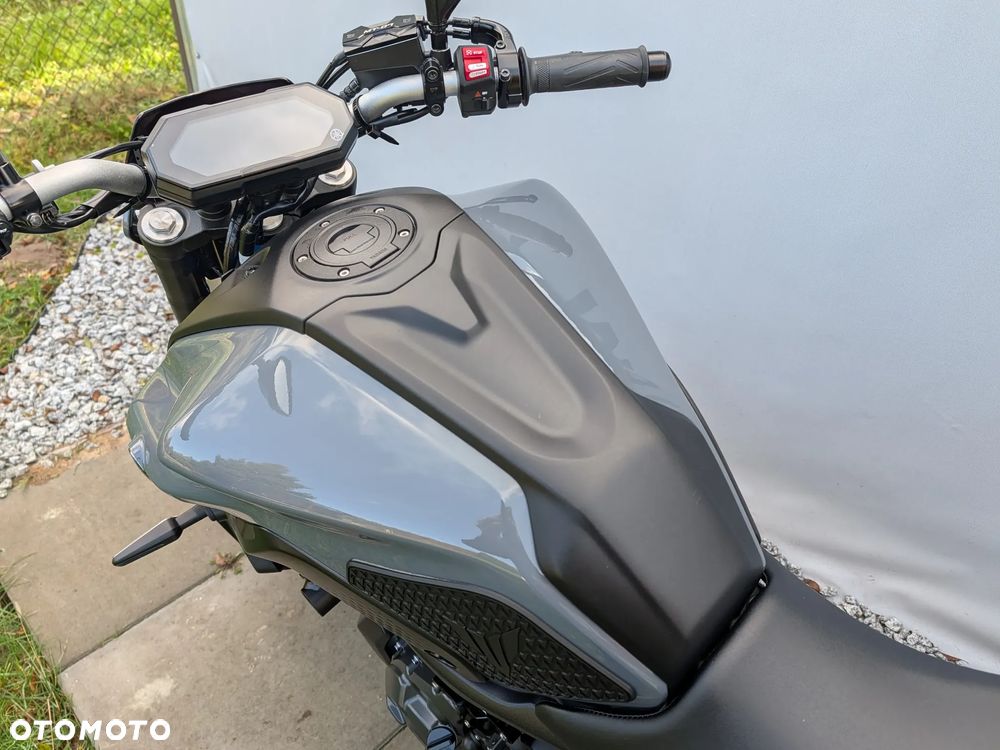 Yamaha MT - 24