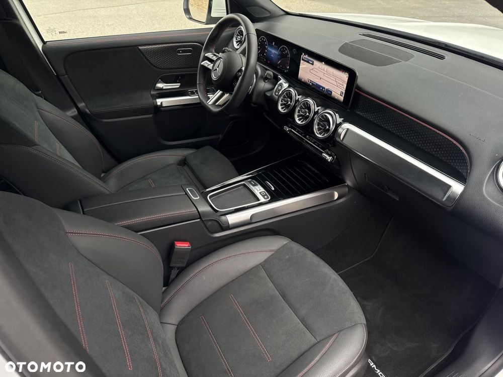 Mercedes-Benz GLB - 25