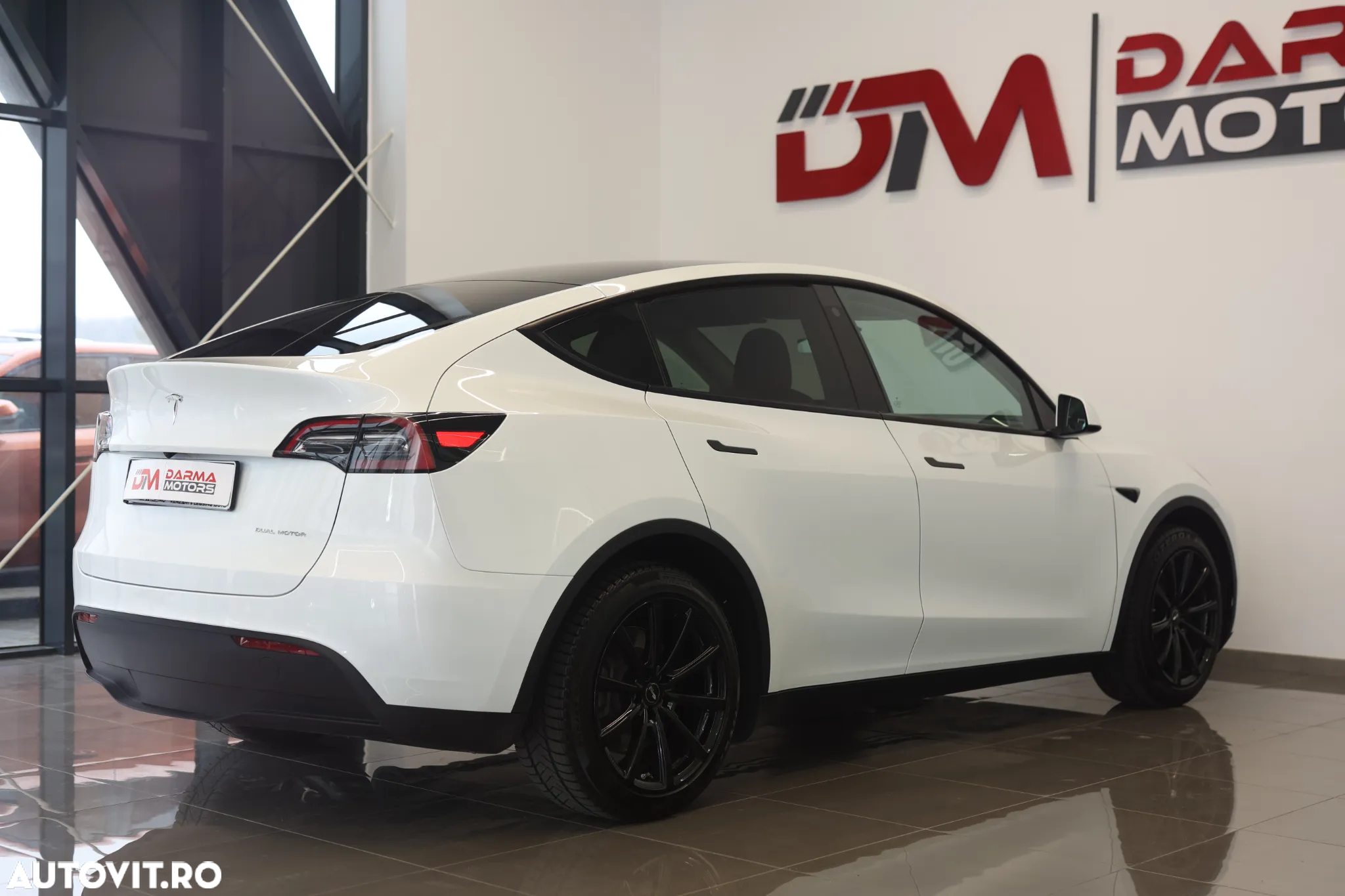 Tesla Model Y Long Range Dual Motor AWD - 6