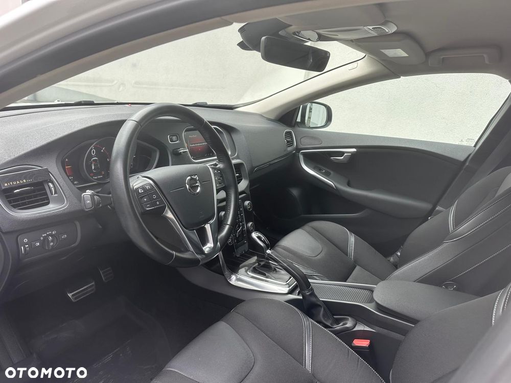 Volvo V40 D2 Drive-E Momentum - 26