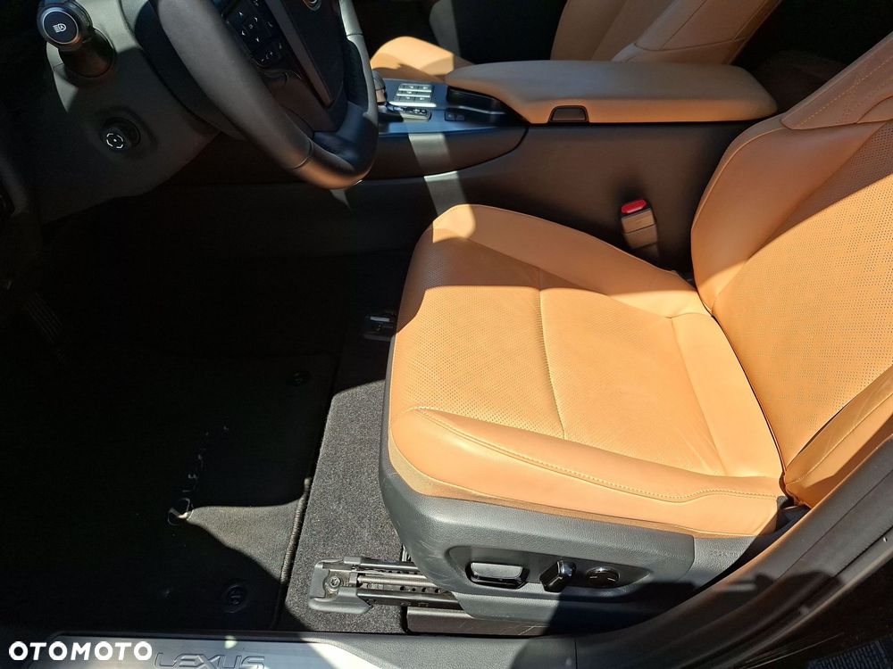 Lexus UX - 11