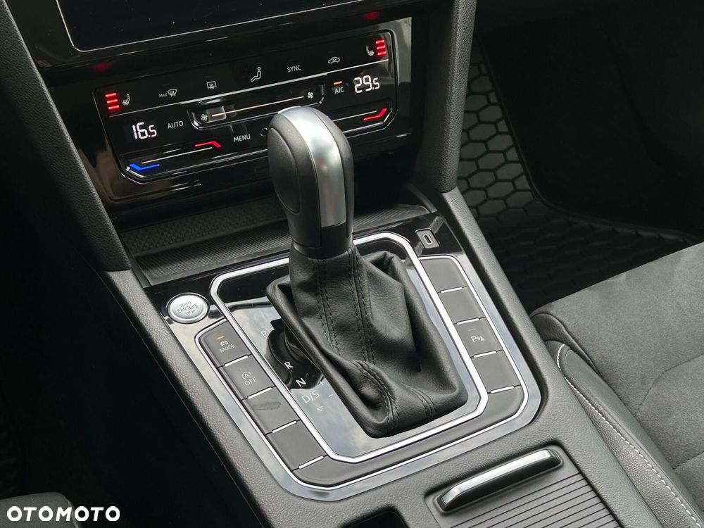 Volkswagen Passat Variant 2.0 TDI EVO Elegance DSG - 25