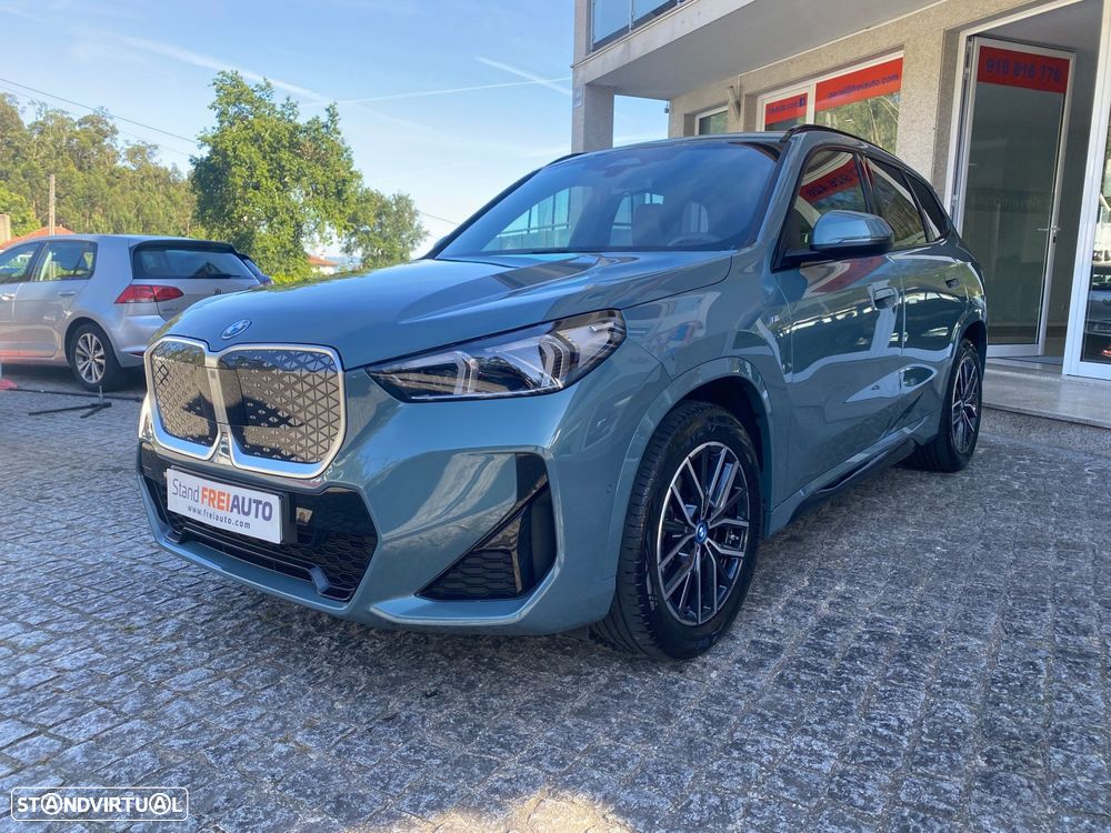 BMW iX1 eDrive20 Pack Desportivo M - 2