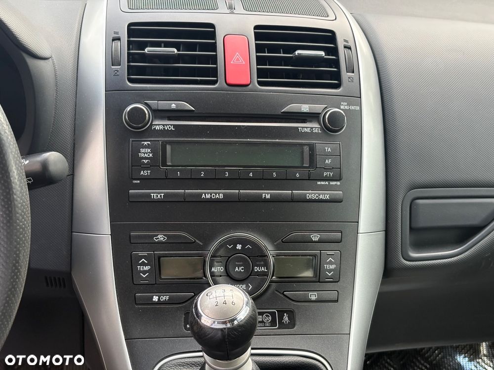 Toyota Auris 1.33 VVT-i - 14