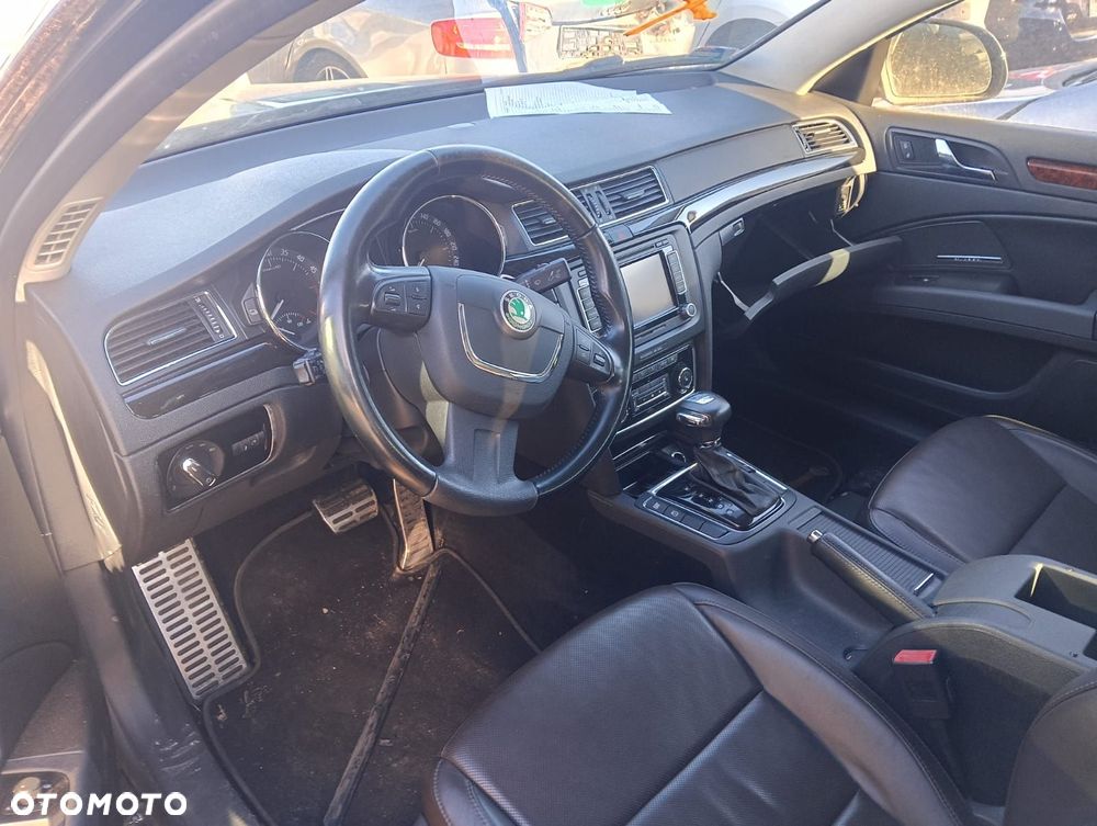 Zderzak (Błotniki, Lampy, Drzwi, Maska, Kierownica, Fotele) Skoda Superb 2.0 Diesel 170 Km 2009r - 4