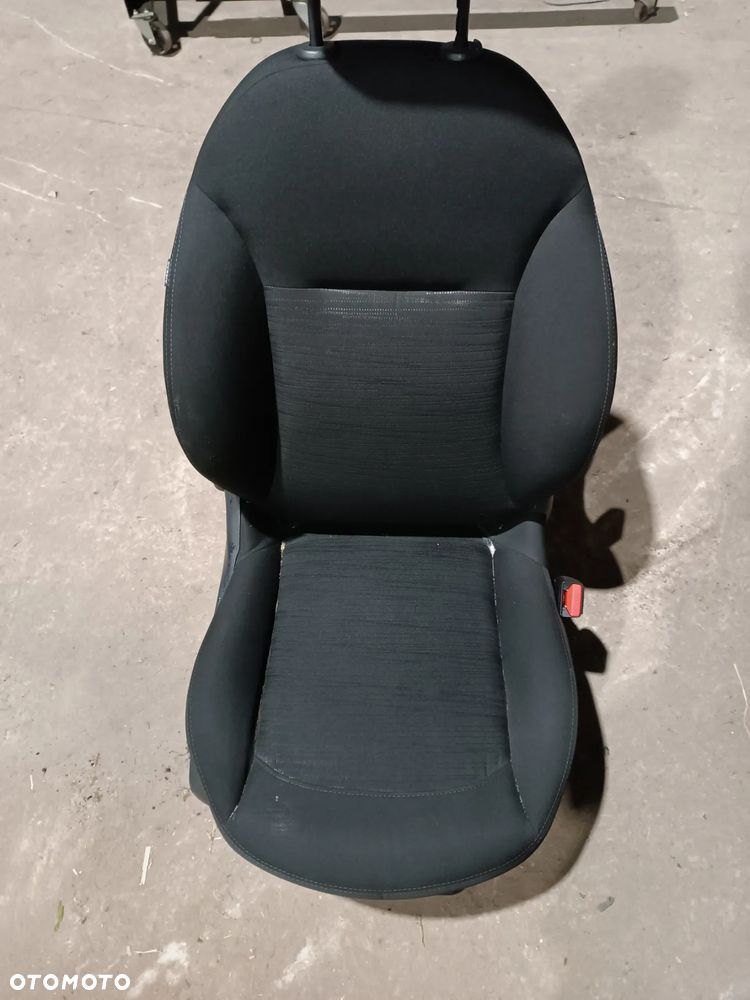 FOTEL PRAWY PRZÓD PRZEDNI PEUGEOT 208 - 1