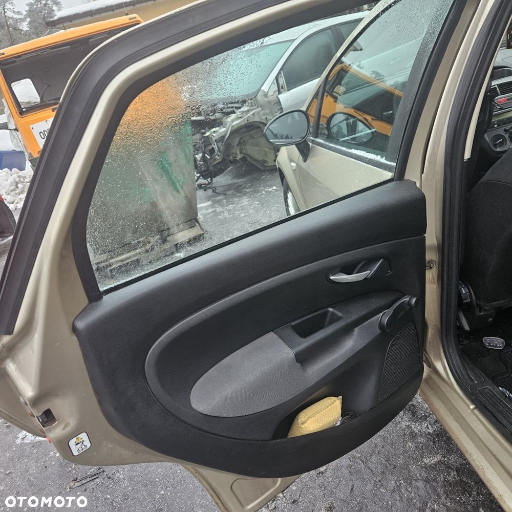 Fiat Linea 1,4 B 57kW / 78 KM (kod lak: 261) pojazd na części: maska, zderzak, drzwi, szyby, lusterka, chłodnica... - 23