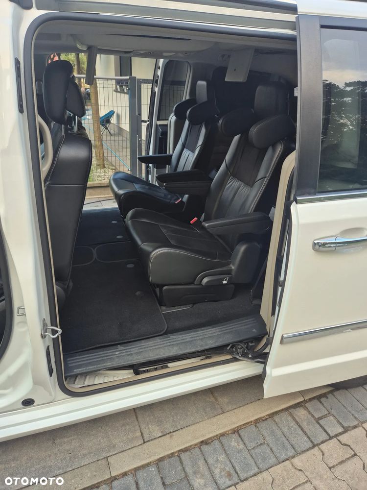 Chrysler Town & Country 3.6 Limited - 14