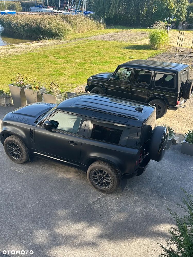 Land Rover Defender - 1