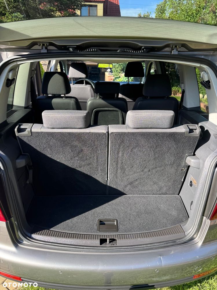 Volkswagen Touran 2.0 TDI DPF Highline - 26