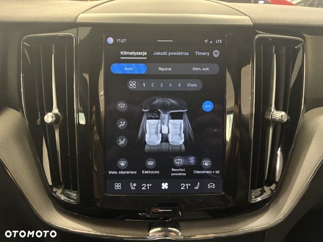 Volvo XC 60 B4 B Plus Dark - 25