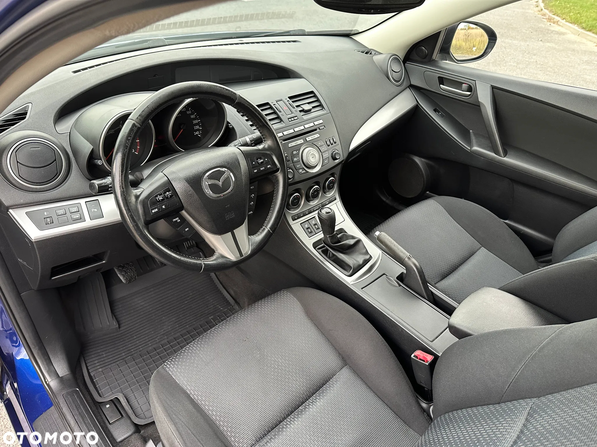 Mazda 3 2.0 Exclusive + - 6