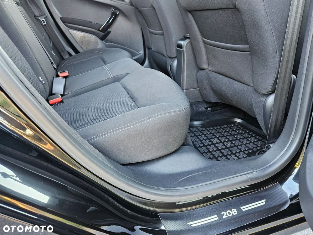 Peugeot 208 1.2 PureTech Allure S&S EAT6 - 8