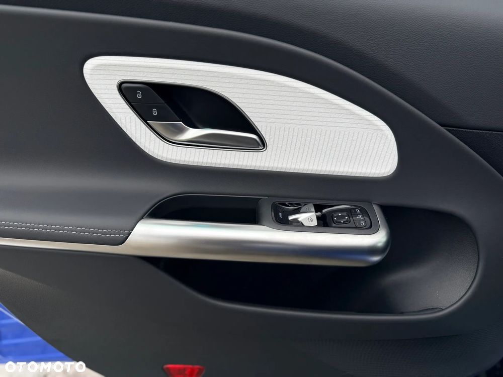 Mercedes-Benz CLA - 13