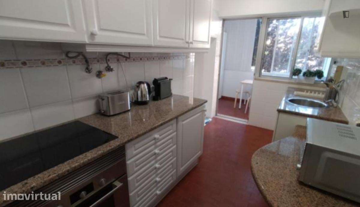 Quarto - localizado em Carcavelos Lisbon - Grande imagem: 5/7