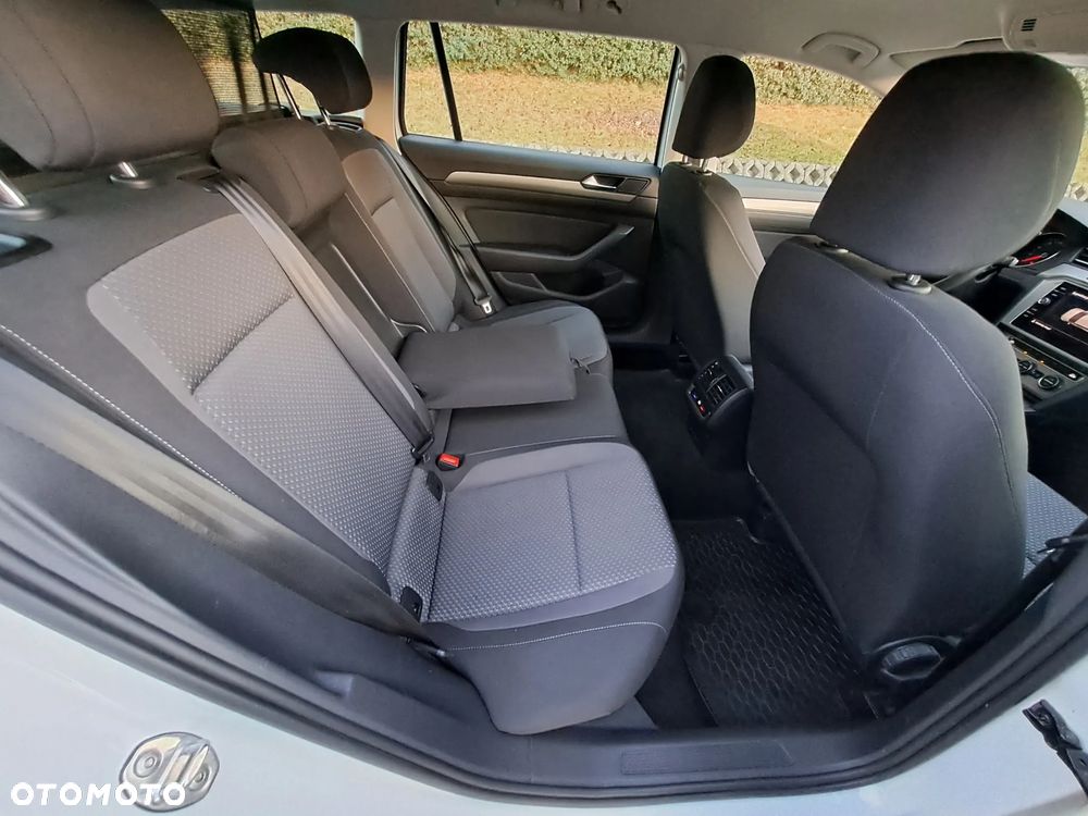 Volkswagen Passat Variant - 8