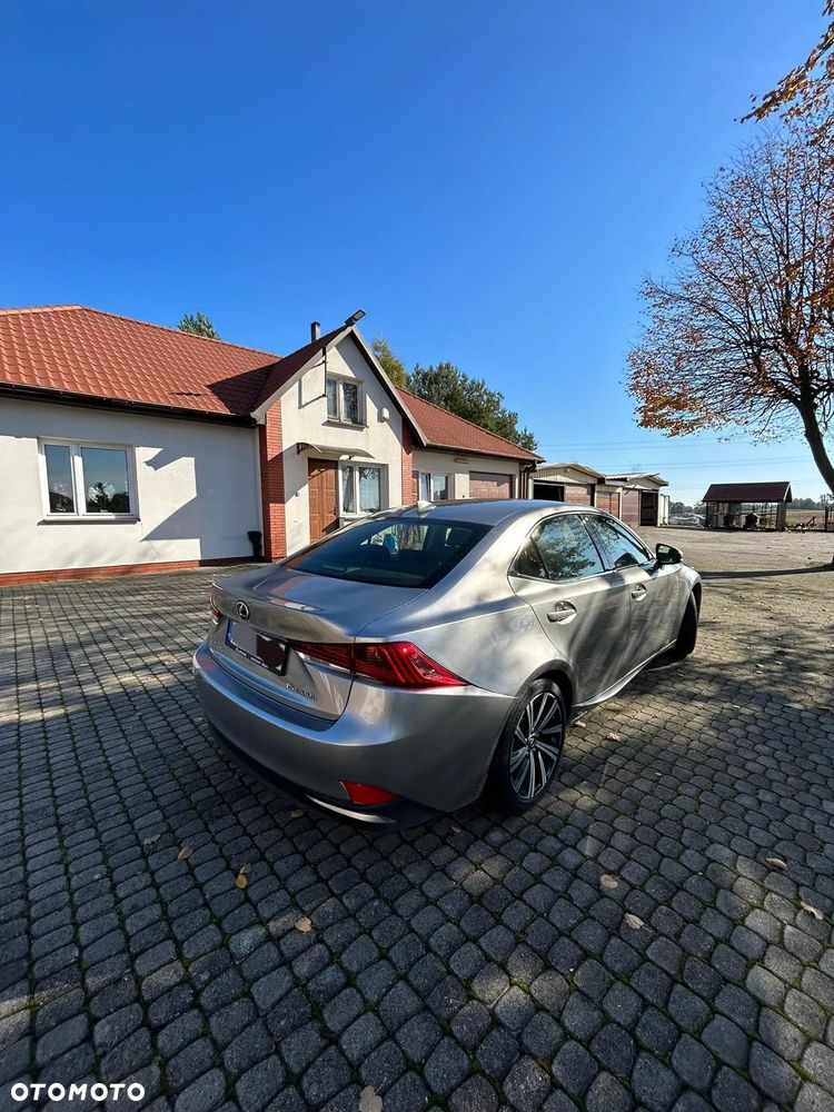 Lexus IS 300h Executive Line - 13