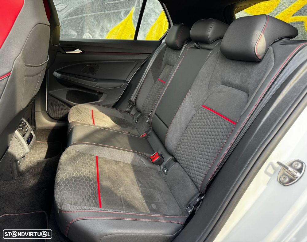 VW Golf 2.0 TSI GTI Clubsport 45 Years DSG - 9