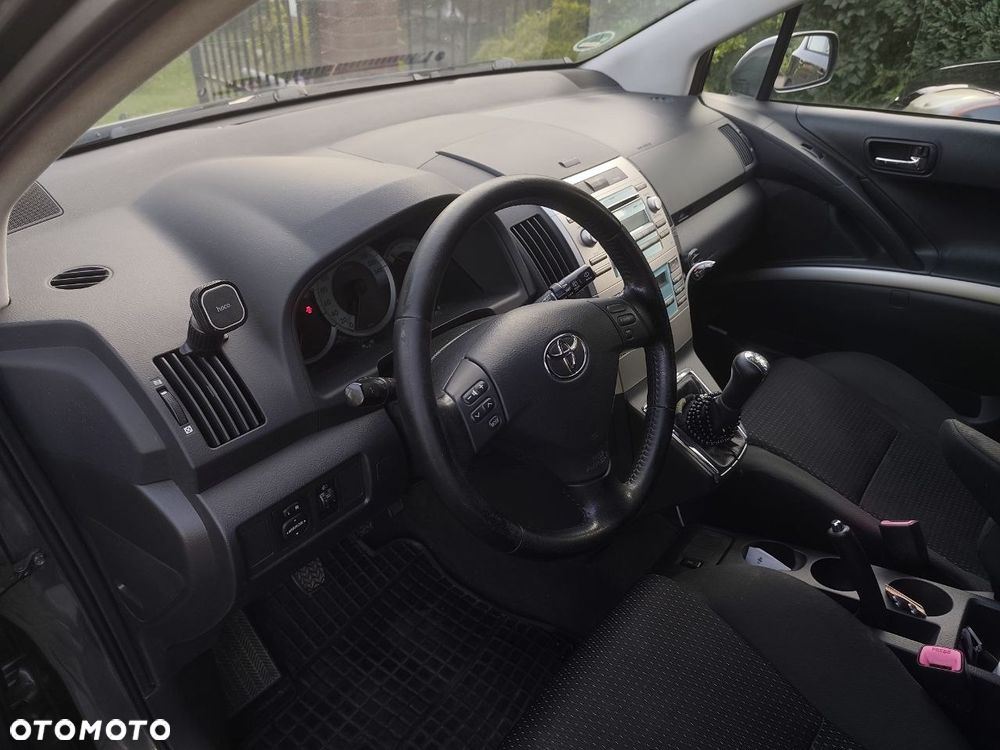 Toyota Corolla Verso - 8