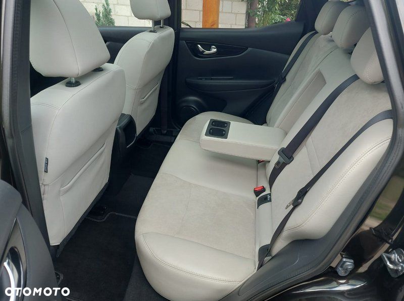 Nissan Qashqai 1.6 dCi 4 x 4 DPF tekna - 32
