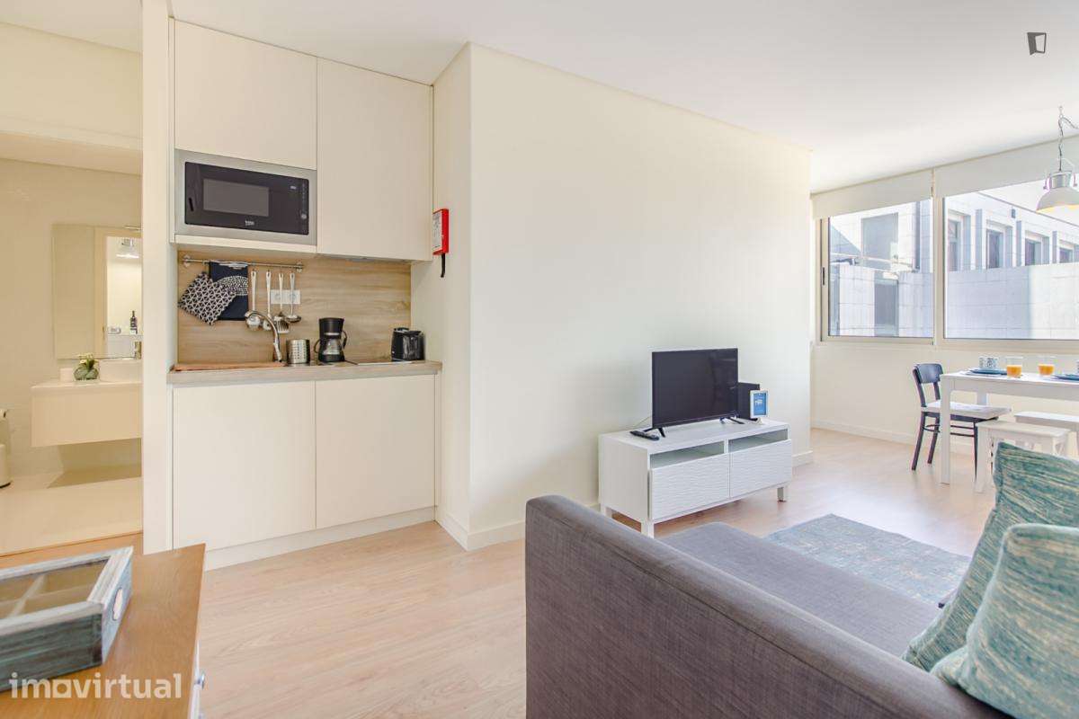 Apartamento com 1 quartos - localizado em Santo Ildefonso Porto - Grande imagem: 2/23