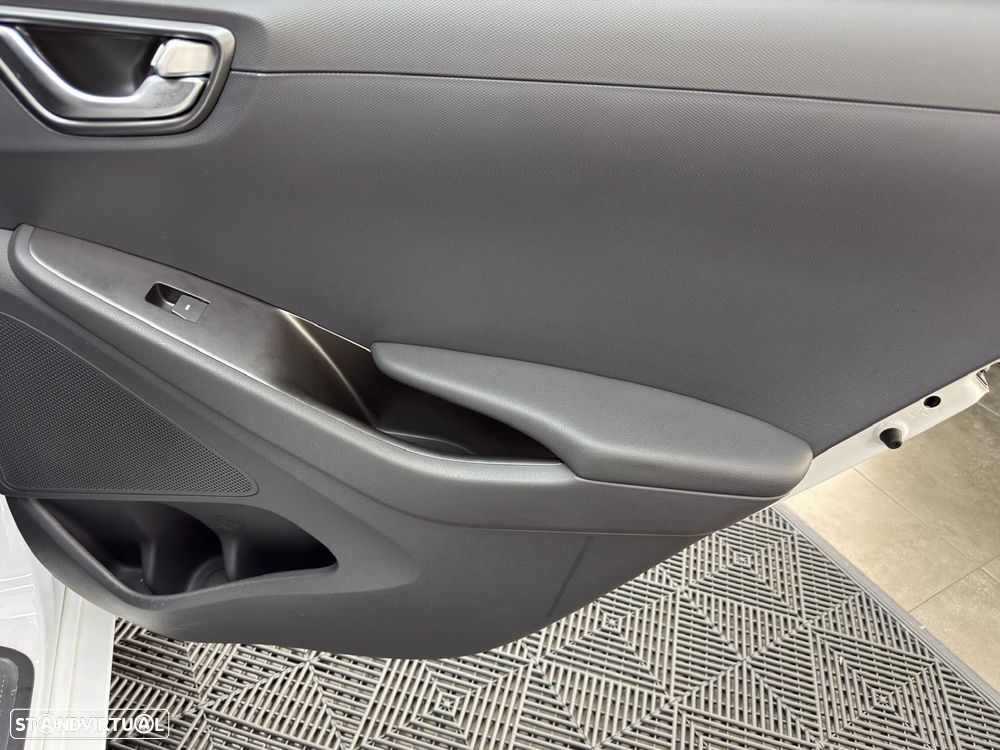 Hyundai Ioniq 1.6 GDI PHEV Pack Plus - 39