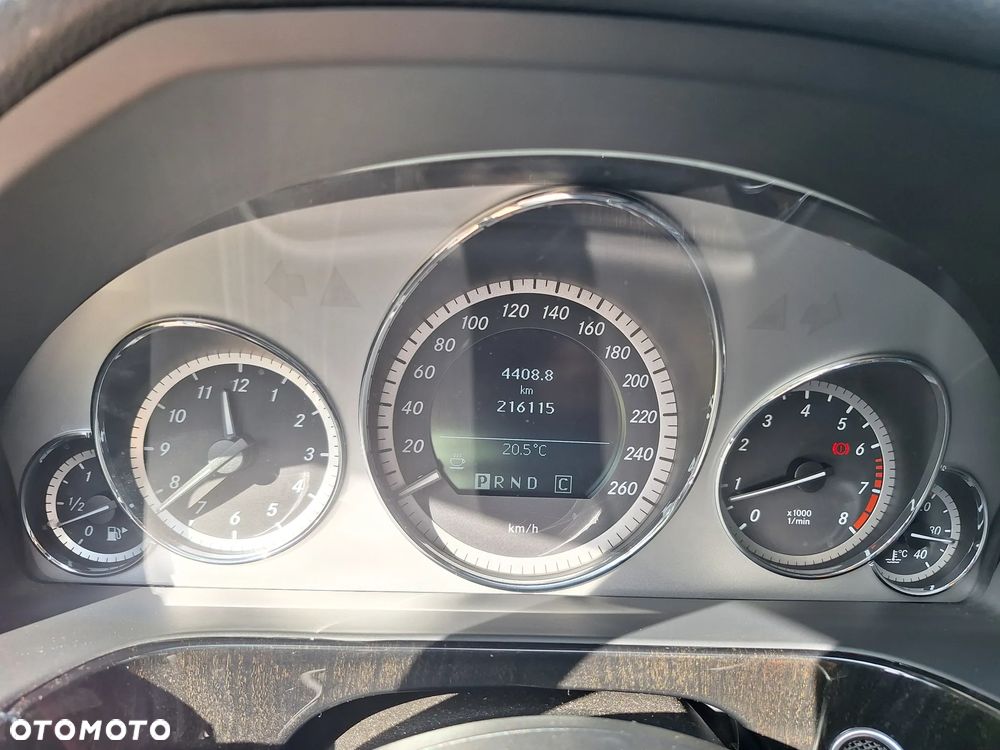 Mercedes-Benz Klasa E 250 CGI BlueEff Avantgarde - 13