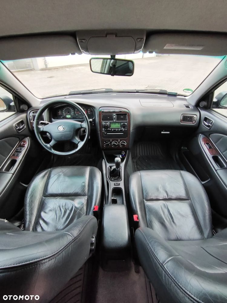 Toyota Avensis 2.0 VVT-i Sol - 20