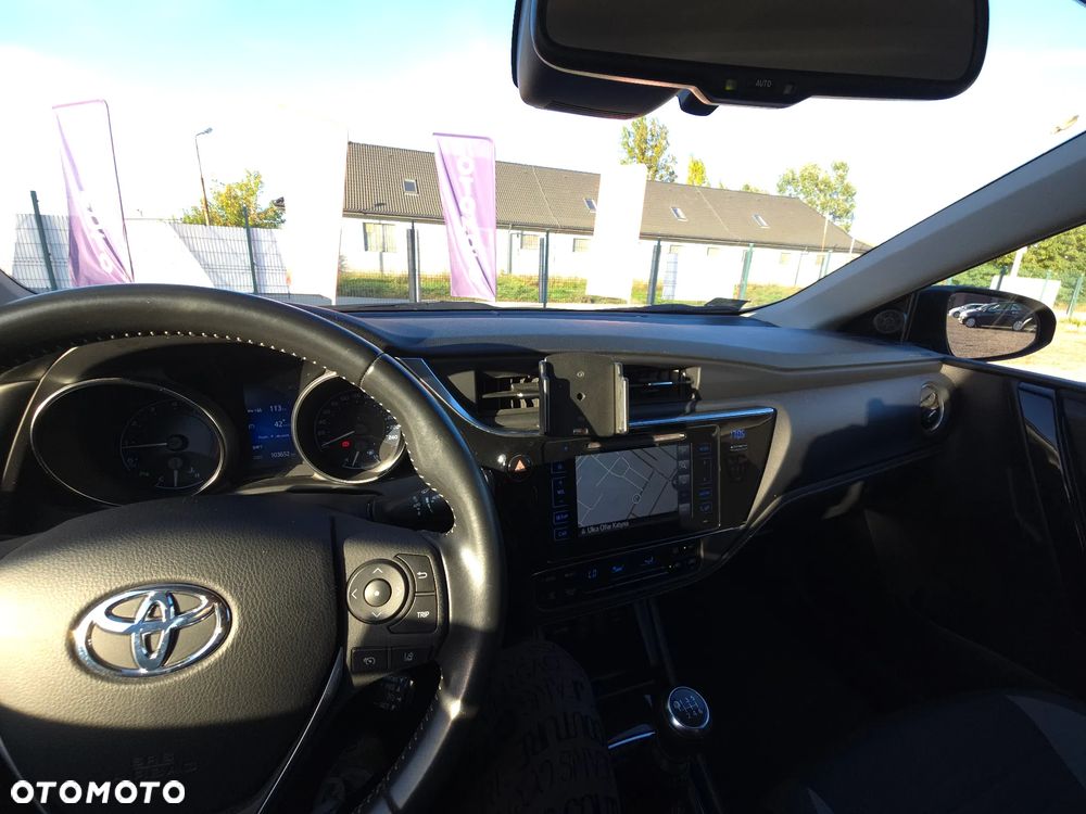 Toyota Auris 1.6 Premium - 32