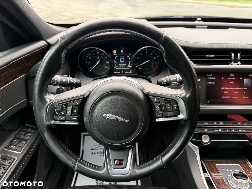 Jaguar XF S AWD - 14