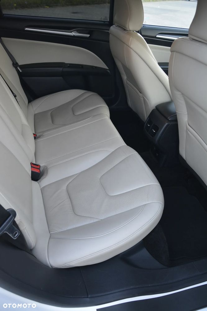 Ford Fusion - 25