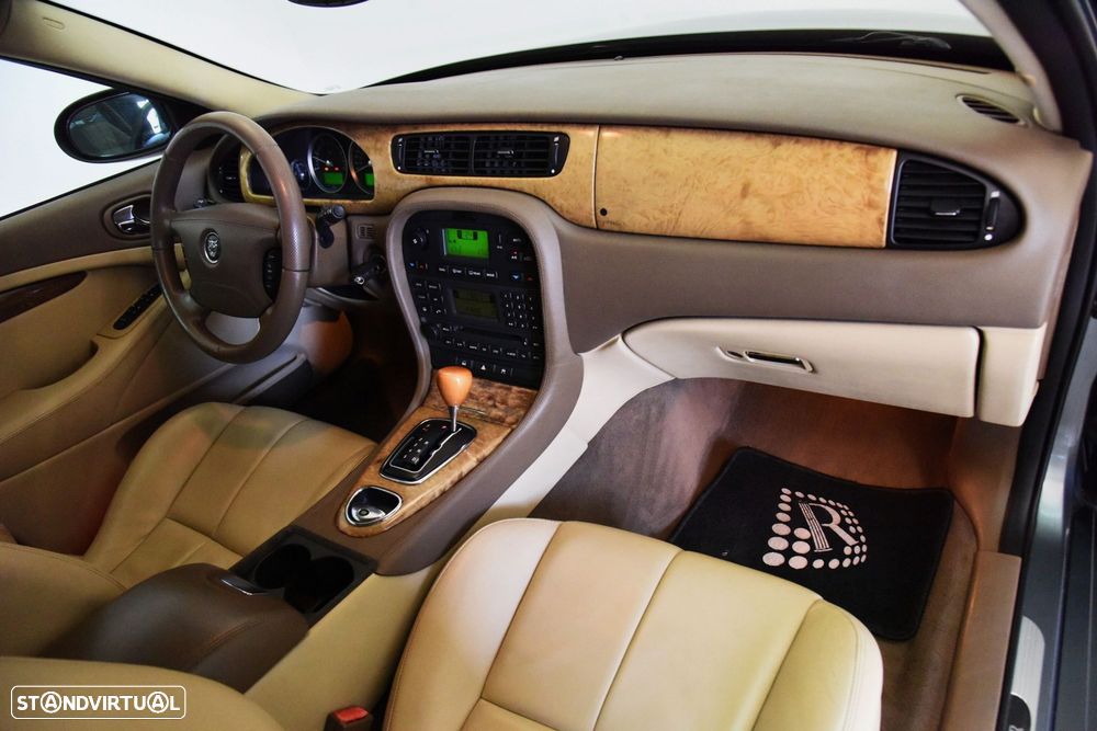 Jaguar S-Type 2.7 D V6 Executive Auto. - 28