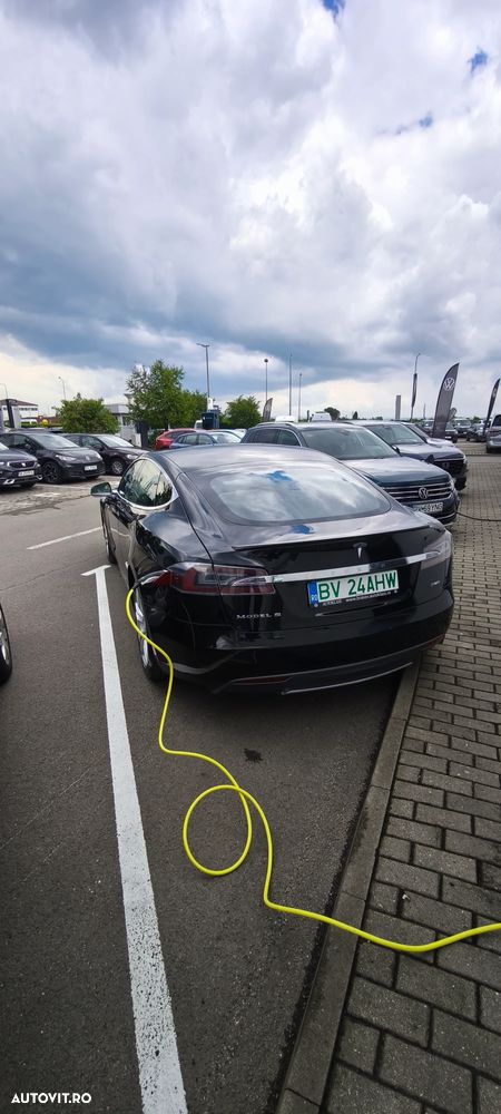 Tesla Model S - 3