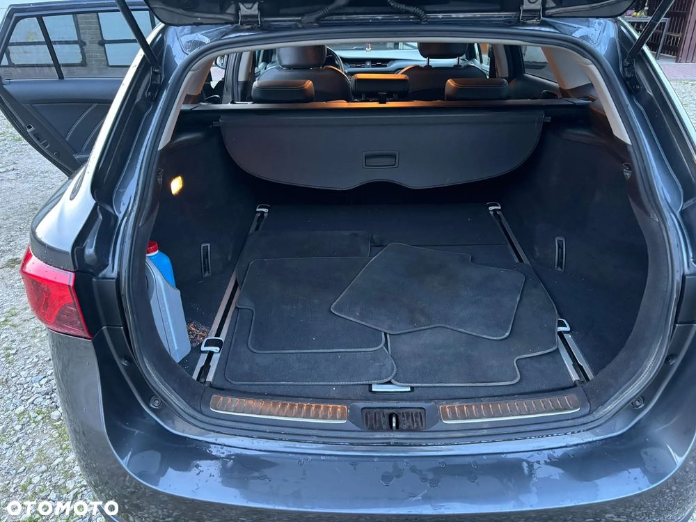 Toyota Avensis - 8