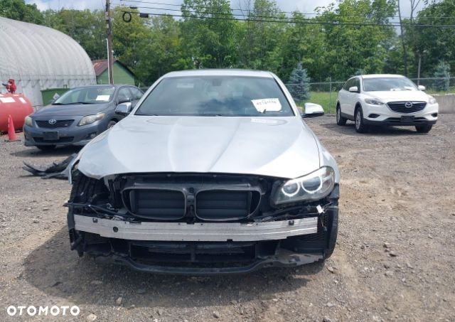 BMW Seria 5 528i xDrive - 28