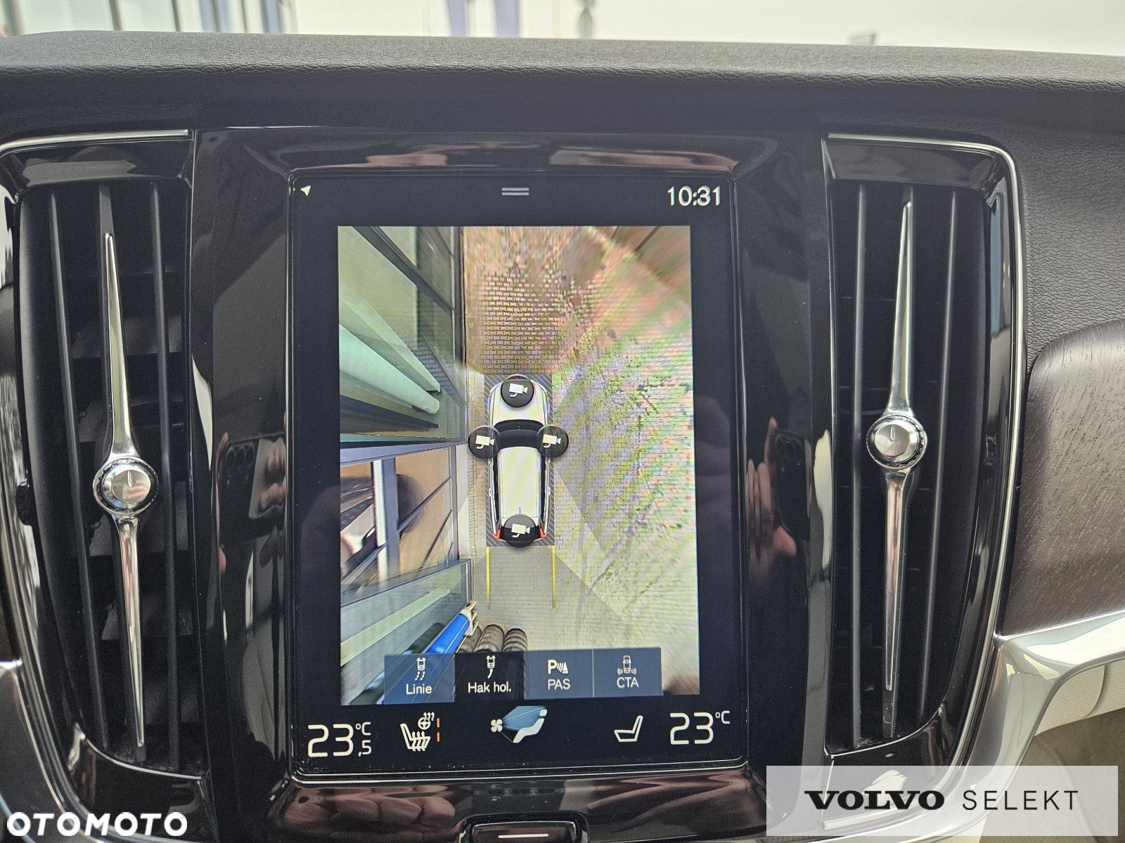 Volvo V90 Cross Country - 18