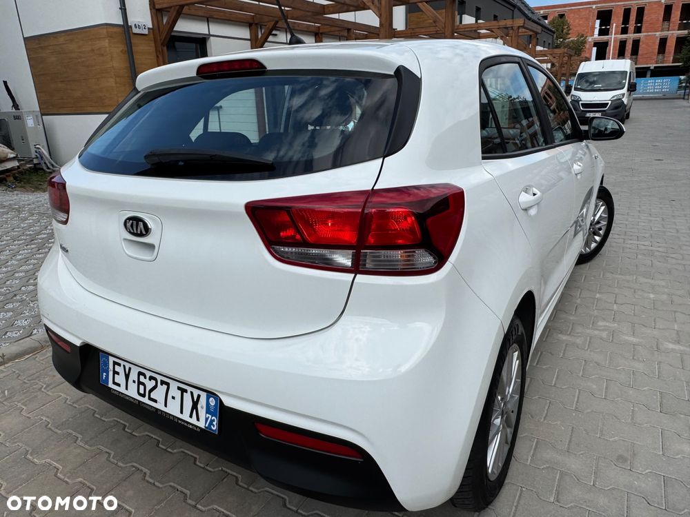 Kia Rio - 32